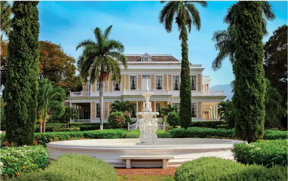 ??  ?? Devon House, la histórica mansión que pertenecie­ra al primer
millonario negro de Jamaica.