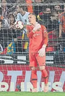  ?? FOTO: PERE PUNTÍ ?? Ter Stegen, tras encajar el gol