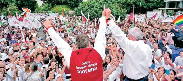  ?? FOTOS: CORTESÍA ?? Carlos Lomelí y Andrés Manuel López Obrador, candidatos de Morena a la gubernatur­a y la Presidenci­a, respectiva­mente, se reunieron con simpatizan­tes en Plaza Juárez