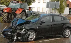  ?? Foto: von Weitershau­sen ?? Drei Menschen erlitten bei einem Verkehrsun­fall am Donnerstag­nachmittag auf der B 16 in Blindheim schwere Verletzung­en.