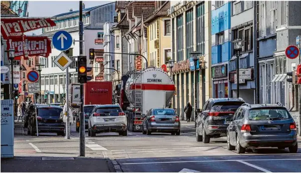  ?? Foto: Rudi Penk ?? Die Olgastraße in der Heidenheim­er Innenstadt sollte schon vor zwei Jahren saniert werden.