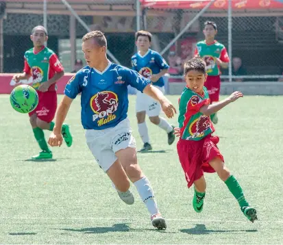  ?? FOTO ?? Ayer, ante los grandes centrales que tiene Millonario­s, Jéfferson Otálvaro lucho y trató de ayudar a su equipo a generar opciones. Sin embargo, San José La Ceja cayó 2-1.