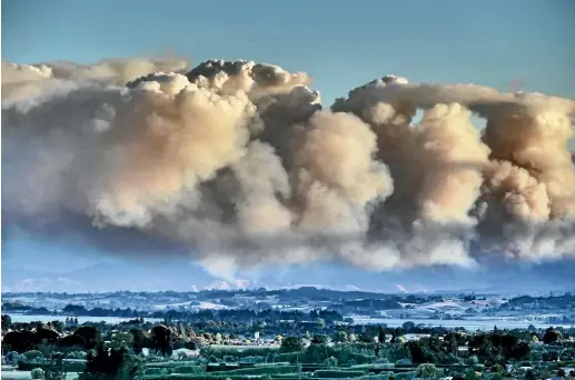  ?? SUPPLIED/BRYRE ARNOTT ?? The Pigeon Valley fire as viewed from Riwaka at 8.15pm on Tuesday.