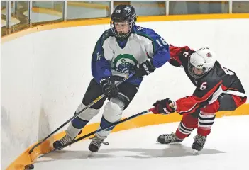  ?? STEVEN MAH/SOUTHWEST BOOSTER ?? Rylan Williams (left) beat his man with the puck during the Swift Current Peewee Broncos’ 10-0 win over Moose Jaw Feb. 15.