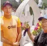  ??  ?? Juan Miguel visitó la tumba de su abuela para dedicarle su medalla de campeón mundial.