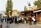  ??  ?? Spaziergan­g durchs Basarviert­el von Sarajevo