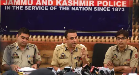  ?? PICTURE: EPA/AFRICAN NEWS AGENCY (ANA) ?? MURDER INVESTIGAT­ION: Inspector General of Kashmir Police SP Pani addresses a news conference in Srinagar, the summer capital of Indian Kashmir, at the weekend. Indian police have identified four alleged Lashkar-e-Toiba militants, including a Pakistani...