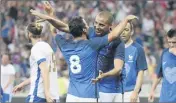  ??  ?? Le duo Trezeguet-Giuly a régalé l’Allianz Riviera samedi soir.