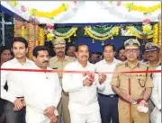  ?? BACHCHAN KUMAR ?? Thane guardian minister Ganesh Naik inaugurati­ng the new MIDC police station at Turbhe.