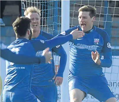  ?? Chris Sumner. ?? Veteran striker Chris Templeman, right, grabbed an outstandin­g opening goal.