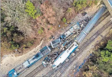  ?? [JEFF BLAKE/THE ASSOCIATED PRESS] ?? An aerial view of the site of an early morning train crash Sunday between an Amtrak train, bottom right, and a CSX freight train, top left, in Cayce, SC.