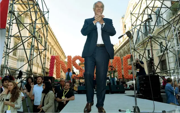  ?? (Italy PP) ?? Sul palco Giuliano Pisapia, 68 anni, sindaco di Milano dal 2011 al 2016, ha fondato quest’anno Campo progressis­ta. Con il suo movimento politico è stato il promotore di «Insieme. Nessuno escluso», la kermesse con la quale ieri a Roma ha lanciato la...