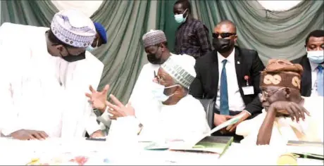  ??  ?? Plateau State Governor, Simon Bako Lalong ( left); Chief of Staff to the President, Prof. Agboola Ibrahim Gambari and National Leader of All Progressiv­es Congress ( APC), Asiwaju Bola Ahmed Tinubu at the 11th Arewa House Lecture, Kaduna… yesterday