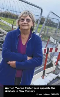  ?? Picture: Paul Amos FM3516076 ?? Worried Yvonne Carter lives opposite the sinkhole in New Romney