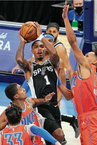  ?? Sue Ogrocki / Associated Press ?? Lonnie Walker IV shoots between OKC’S Theo Maledon, left, and Darius Bazley. Walker followed up Sunday’s 25-point effort with 24 in Tuesday’s win, the best two-game stretch of his career.