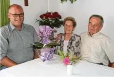  ?? Foto: Claudia Bammer ?? Ihren 60. Hochzeitst­ag feierten Maria und Johann Bammer. Dazu gratuliert­e auch Bür germeister Franz Xaver Ziegler (links).