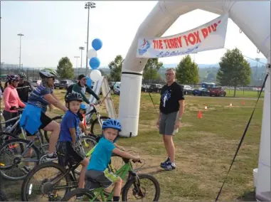  ?? RON SEYMOUR/The Daily Courier ?? Terry Fox Run organizer Norm Sabourin stands at the start line of Sunday’s run for cancer research, held at the Mission sports fields in Kelowna.