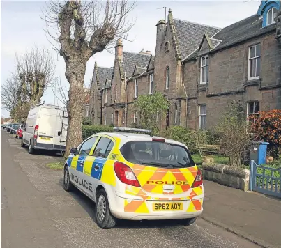  ?? Picture: Mhairi Edwards. ?? Police at the Crail holiday home of the Philips family.