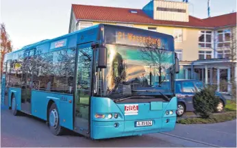  ?? FOTO: CHRISTIAN FLEMMING ?? Mit dem Fahrplanwe­chsel ist die RBA-Buslinie 21 zwischen Wasserburg und Linie öfter und zuverlässi­ger im Stundentak­t unterwegs. Außerdem fährt sie nicht mehr zum Lindauer ZUP, sondern steuert ab Montag, 11. Dezember, den Berliner Platz als Endpunkt an.