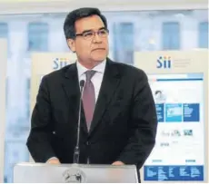  ??  ?? El director del Servicio de Impuestos Internos, Fernando Barraza, ha criticado la moción parlamenta­ria.