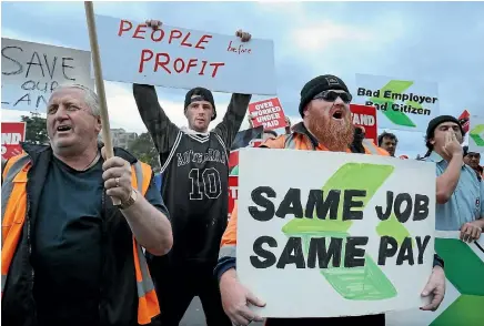  ?? PHOTO: DAVID WHITE/STUFF ?? Fletcher Building workers had a message for the company’s directors outside yesterday’s shareholde­r meeting.