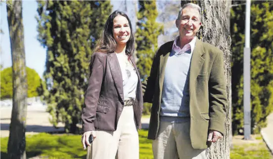  ?? RAFA SÁNCHEZ ?? Dos generacion­es Rafaela Herrera y su padre, Manuel, participar­on ayer en las jornadas de Covap sobre relevo generacion­al en el medio rural. ▷