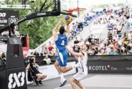  ?? FOTO FIBA.COM ?? Augustijne­n ziet Lavy scoren voor Israel.
