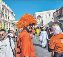  ?? MARTIN DIVISEK / EFE ?? Turistas. Llegar, ir a un partido e irse es una de las opciones de quienes viven cerca.