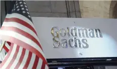  ??  ?? Για τους επόμενους 12 μήνες, η Goldman Sachs συστήνει στους πελάτες της να αγοράσουν ευρωπαϊκές και να πουλήσουν αμερικανικ­ές μετοχές.