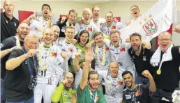  ?? dpa-BILD: Handout SC Magdeburg ?? In der Kabine feierten die Magdeburge­r den Triumph bei der Club-WM in Saudi-Arabien.
