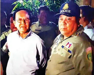  ?? Foto: AFP ?? Kem Sokha am Sonntag bei seiner Verhaftung im eigenen Wohnhaus durch die kambodscha­nische Polizei
