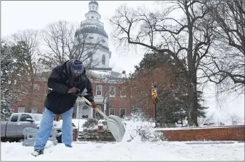  ?? AP PHOTO ?? Collester Smith shovels snow near the state capitol in Annapolis, Md., Thursday.