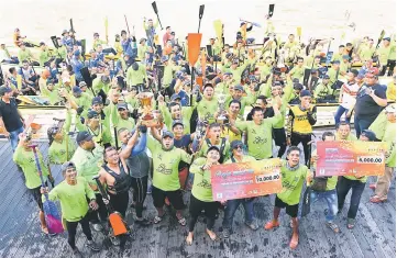  ??  ?? Puteri Dang Balai Yayasan Sarawak team members celebrate with their trophies.