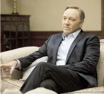  ??  ?? HOUSE OF CARDS se convirtió en la primera producción realizada y distribuid­a exclusivam­ente de forma digital a través de internet en obtener una candidatur­a a mejor drama del año en los destacados premios.