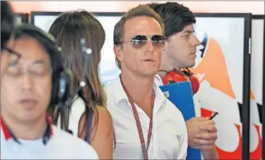  ??  ?? DISFRUTAR. Gibernau no se dejar ver mucho por los grandes premios de motociclis­mo.