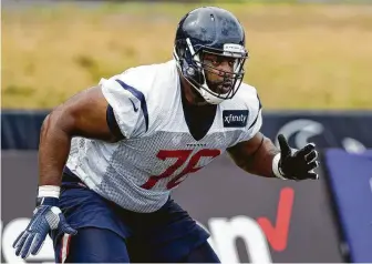  ?? Brett Coomer / Staff photograph­er ?? Texans offensive tackle Seantrel Henderson is happy to be playing football again after a battle with Crohn’s disease nearly ended his playing career.