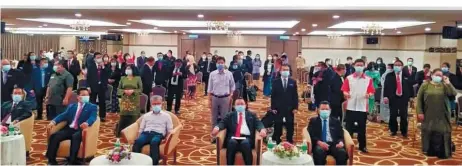  ??  ?? Dr Annuar (seated, centre) and other senior officials and participan­ts gather for a group photo.