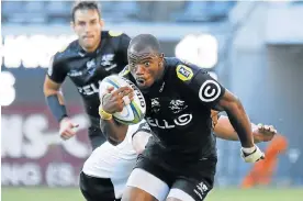  ?? Picture: STEVE HAAG/GALLO IMAGES ?? DETERMINED EFFORT: Makazole Mapimpi, of the Sharks, goes on a run during their Super Rugby match against the Sunwolves on Saturday