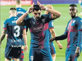  ?? FOTO: EFE ?? Así celebró Rafa Mir uno de sus tres goles a un Real Valladolid frágil e inoperante