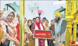  ?? HT PHOTO ?? Patiala MP Preneet Kaur, who led an all-women delegation to the Kartarpur gurdwara in Pakistan on Internatio­nal Women’s Day, being honoured on Sunday.