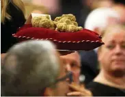  ??  ?? A hostess carries a set of truffles weighing 850g during the internatio­nal auction.