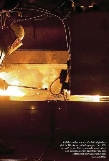  ?? Foto: ArcelorMit­tal ?? Stahlherst­eller wie ArcelorMit­tal fordern gleiche Wettbewerb­sbedingung­en. Der „Klimazoll“ist ein Mittel, auch die asiatische­n und amerikanis­chen Hersteller für ihre Emissionen zur Kasse zu bitten.