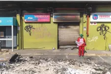  ?? ?? A cleaning operation of Dube Village Mall in Durban after the area was severely affected by looting and unrest.