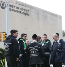  ?? (Cathal McNaughton/Reuters) ?? A CREW FROM Chesed Shel Emes Emergency Services and Recovery Unit arrives at the Tree of Life Congregati­on in Pittsburgh where 11 worshipers were murdered during Sabbath prayers on Saturday.