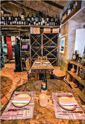  ??  ?? A Tasca do Celso é um dos restaurant­es mais conhecidos da costa alentejana – tem agora uma parceria com a Herdade do Touril