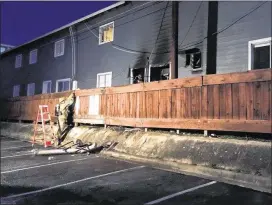  ?? AMERICAN-STATESMAN STAFF ?? Austin firefighte­rs quickly extinguish­ed a fire in a laundry room at the Highland Heights apartment complex in North Austin on Tuesday morning.