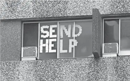  ?? MARK HOFFMAN/MILWAUKEE JOURNAL SENTINEL ?? A message is shown in a window at Sellery Residence Hall in September on the University of Wisconsin-Madison campus. Citing rapidly rising COVID-19 cases, Chancellor Rebecca Blank locked down the state's largest university campus.