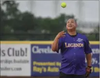  ?? ERIC BONZAR — THE MORNING JOURNAL ?? Former Indians second baseman Carlos Baerga is all smiles after a putout in the Cleveland Sports Legends Game.