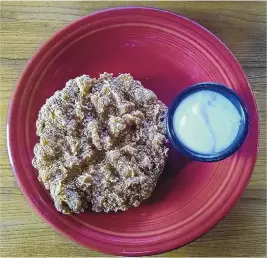  ??  ?? Along with fried chicken, Ms. Gennie’s serves chicken-fried steak, with white gravy.