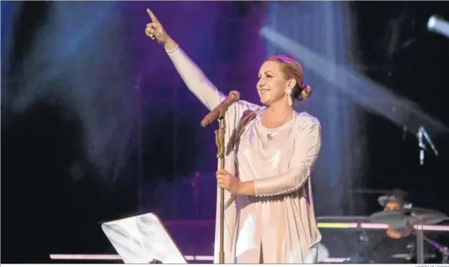  ?? LOURDES DE VICENTE ?? Niña Pastori, ayer en el primero de los conciertos de su gira 25 años en el Gran Teatro Falla.